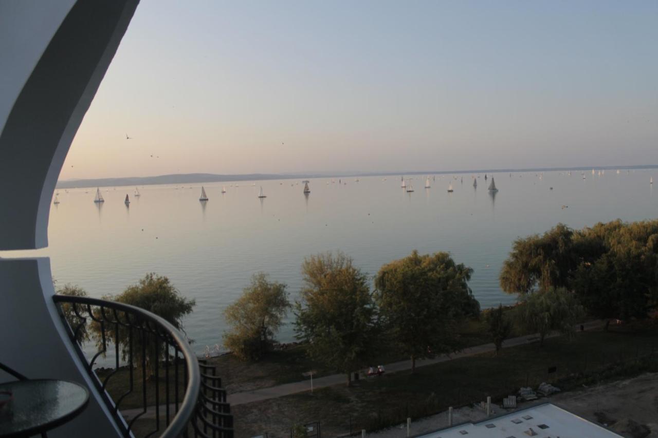 Vizparti Apartman Siofok Luaran gambar