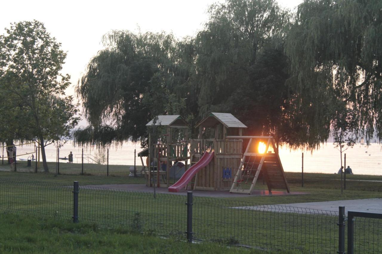Vizparti Apartman Siofok Luaran gambar